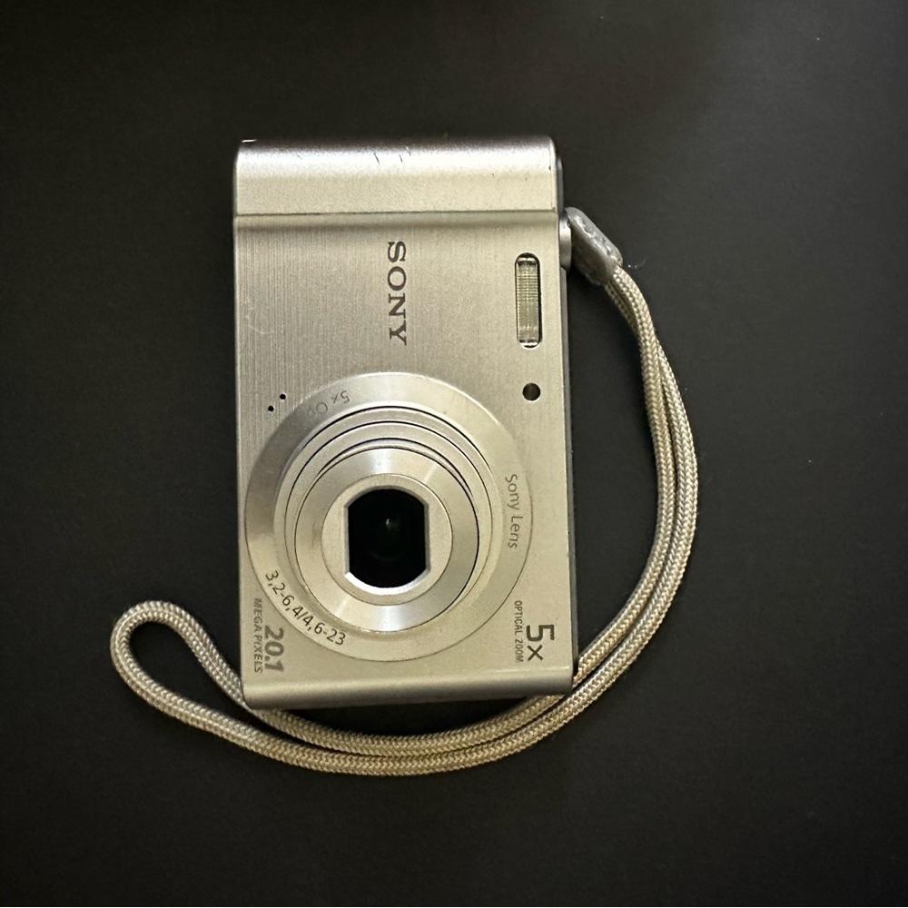 Sony cybershot  Silver Digital Camera Compact and Stylish